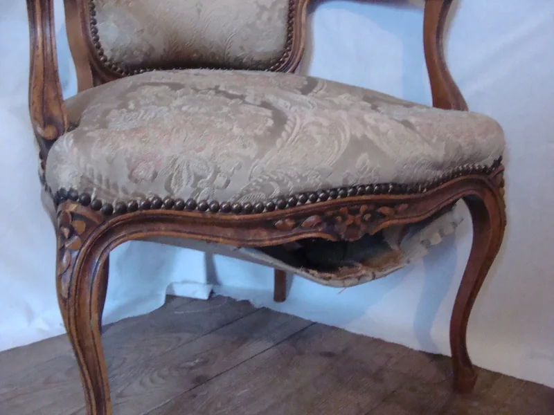 Détail Fauteuil Louis Xv